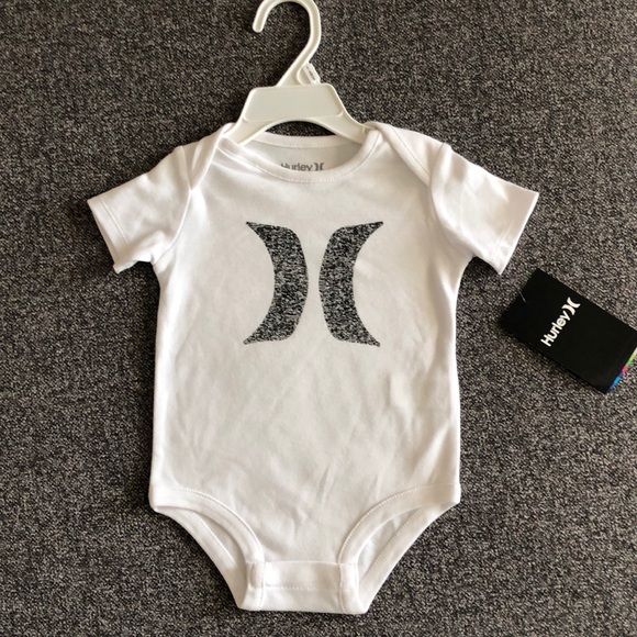 NWT- Hurley and under armour onesies 3-6 month - Picture 2 of 5